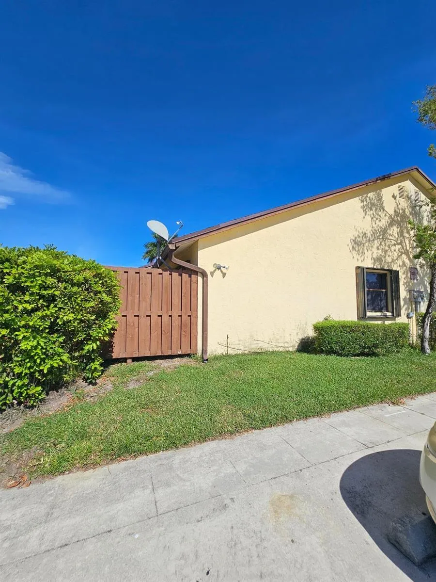 491 Springdale Circle Palm Springs, FL 33461