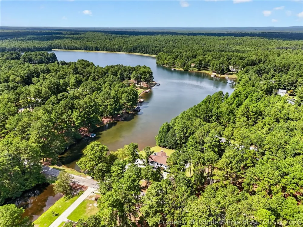 30261 East Lake Drive Wagram, NC 28396