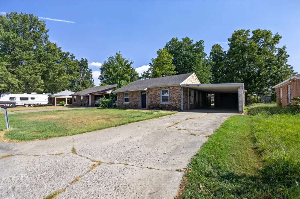324 SE 4th Street Pryor, OK 74361