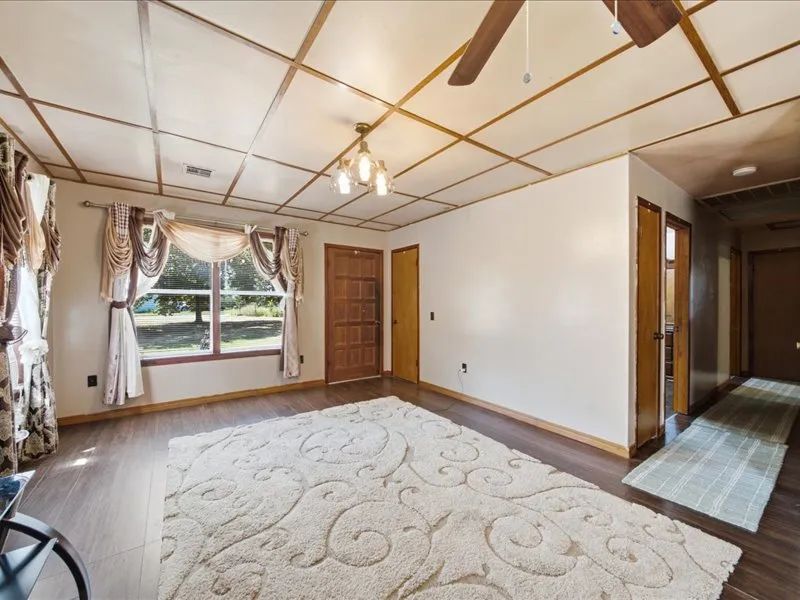 8055 E 585 Locust Grove, OK 74352