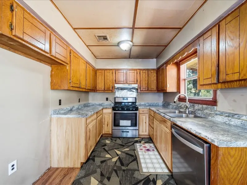 8055 E 585 Locust Grove, OK 74352