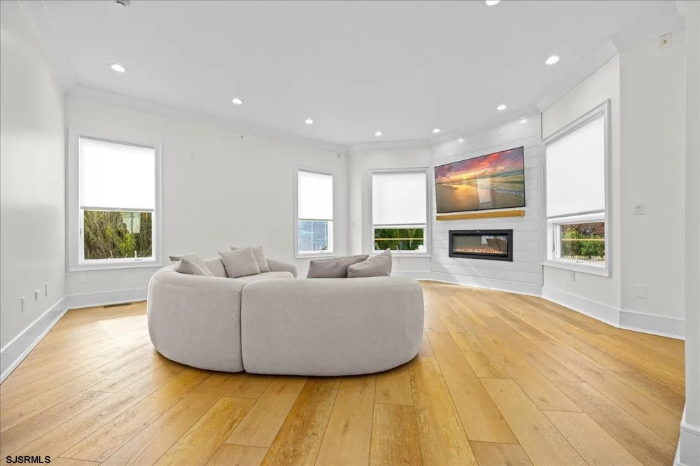 31 Seaside Margate, NJ 08402