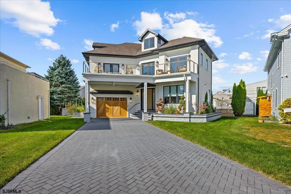 31 Seaside Margate, NJ 08402