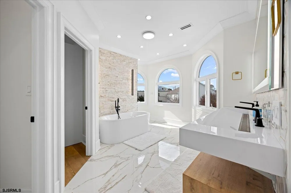 31 Seaside Margate, NJ 08402