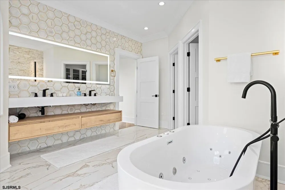31 Seaside Margate, NJ 08402