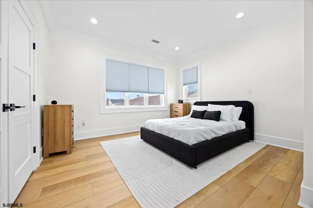 31 Seaside Margate, NJ 08402