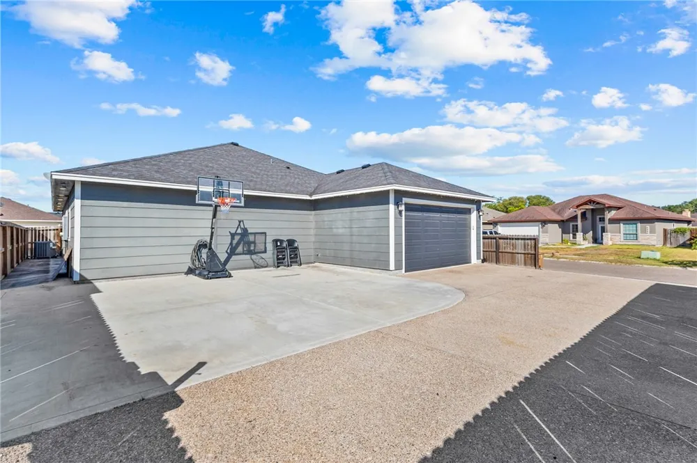 11501 Willowood Creek Drive Corpus Christi, TX 78410