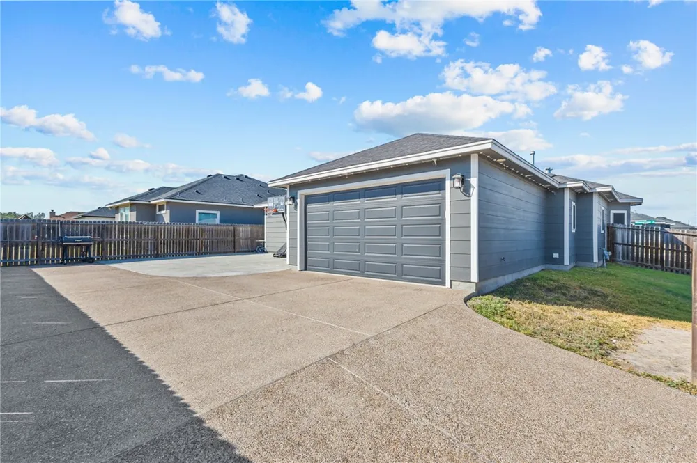 11501 Willowood Creek Drive Corpus Christi, TX 78410