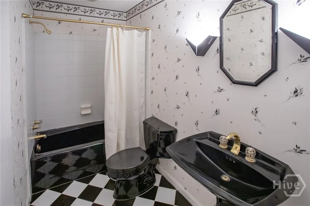 19 Hidden Lake Court Savannah, GA 31419