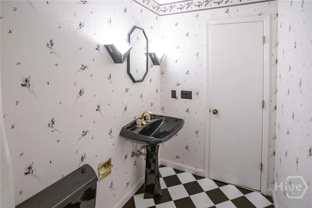 19 Hidden Lake Court Savannah, GA 31419