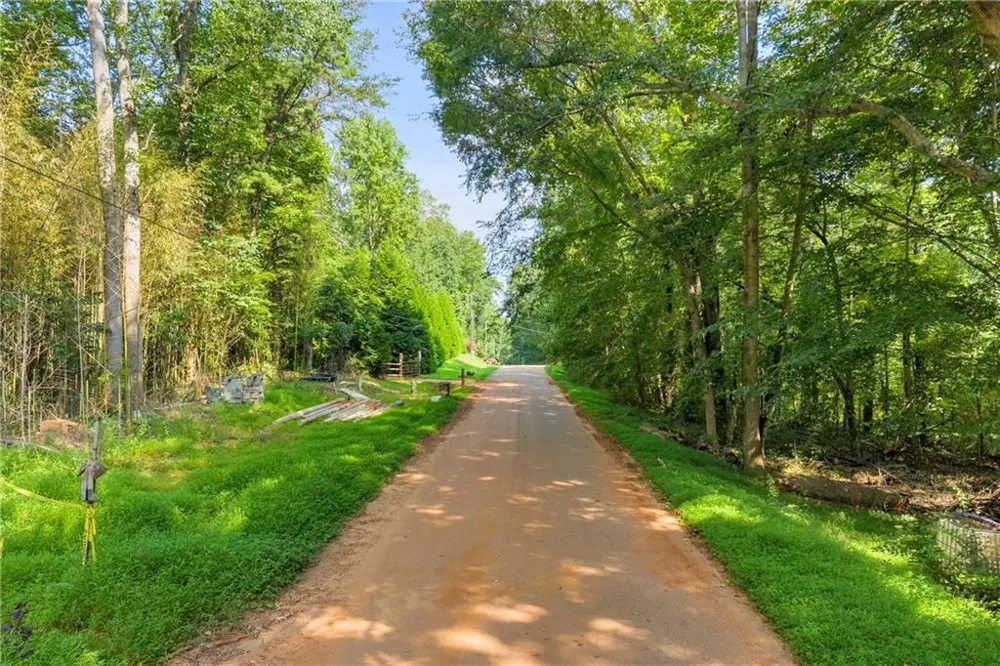 400 Red Oak Road Maysville, GA 30558