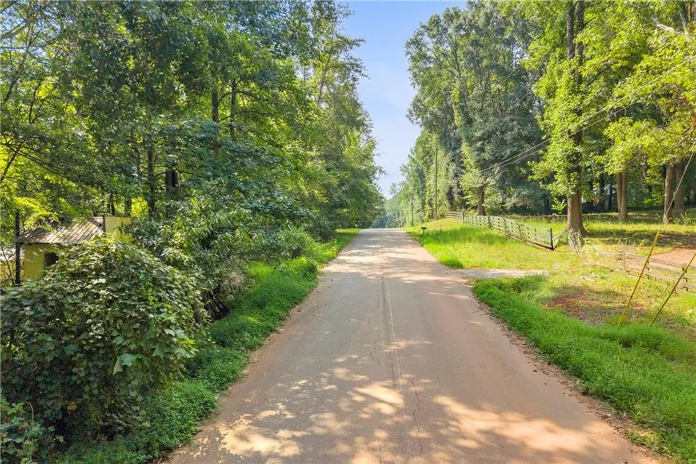400 Red Oak Road Maysville, GA 30558