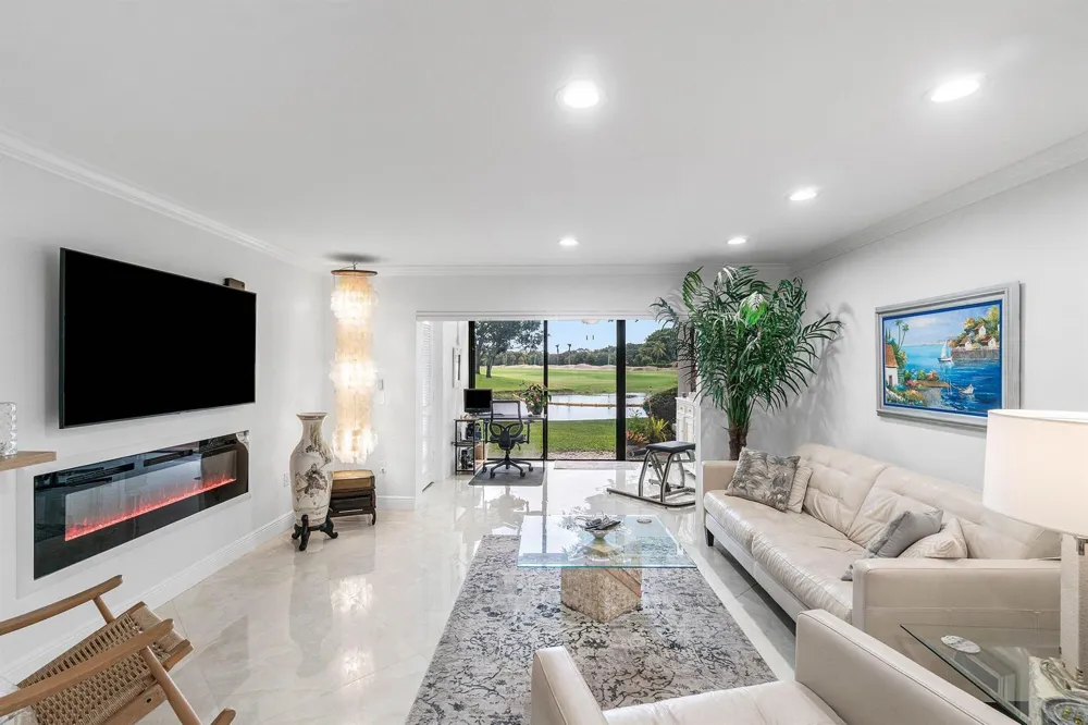 34 STRATFORD LANE W #C Boynton Beach, FL 33436