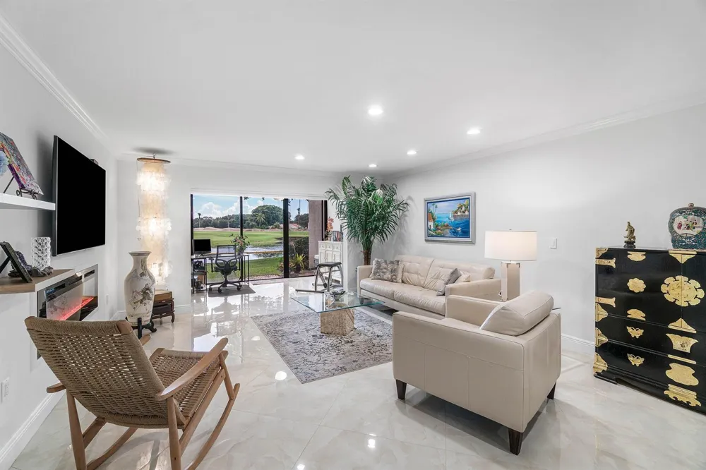34 STRATFORD LANE W #C Boynton Beach, FL 33436