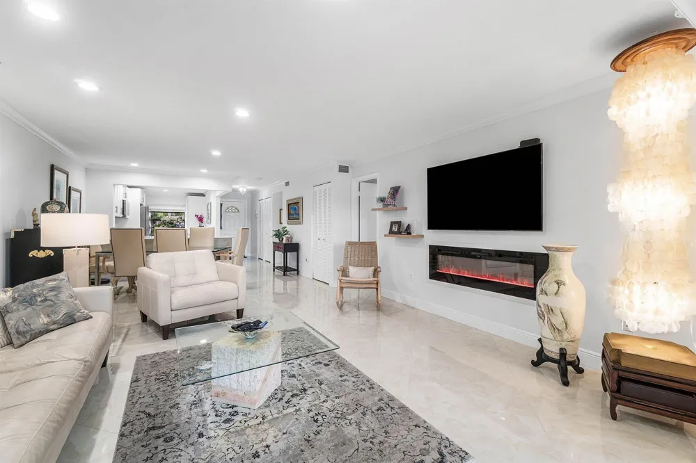 34 STRATFORD LANE W #C Boynton Beach, FL 33436