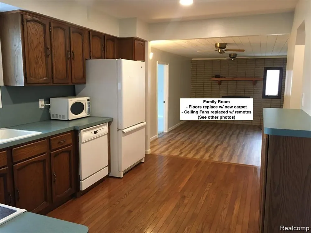 5260 Daniels Drive Troy City, MI 48098