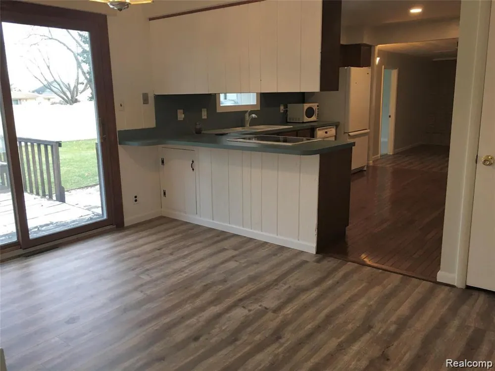 5260 Daniels Drive Troy City, MI 48098
