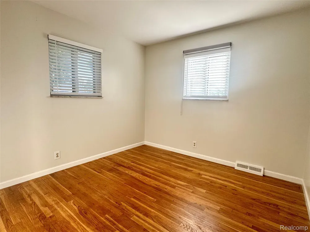 5260 Daniels Drive Troy City, MI 48098