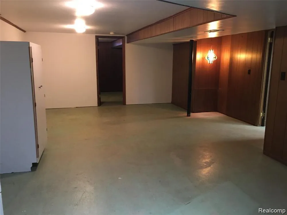 5260 Daniels Drive Troy City, MI 48098