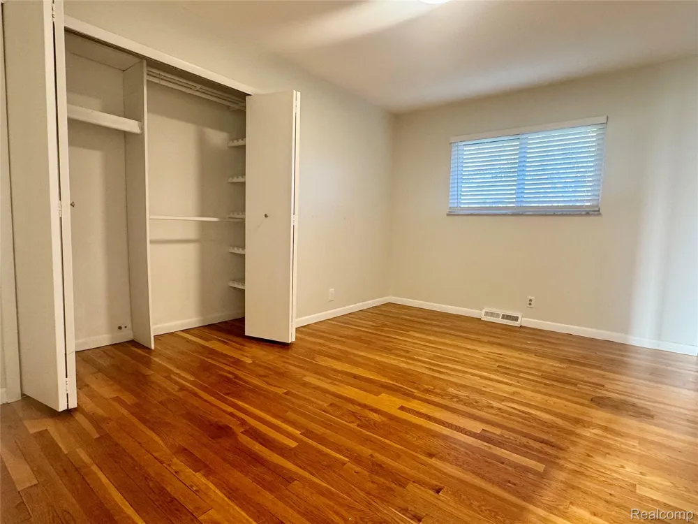5260 Daniels Drive Troy City, MI 48098