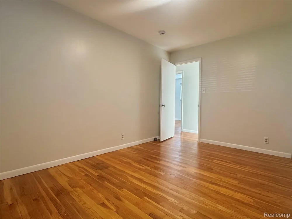 5260 Daniels Drive Troy City, MI 48098