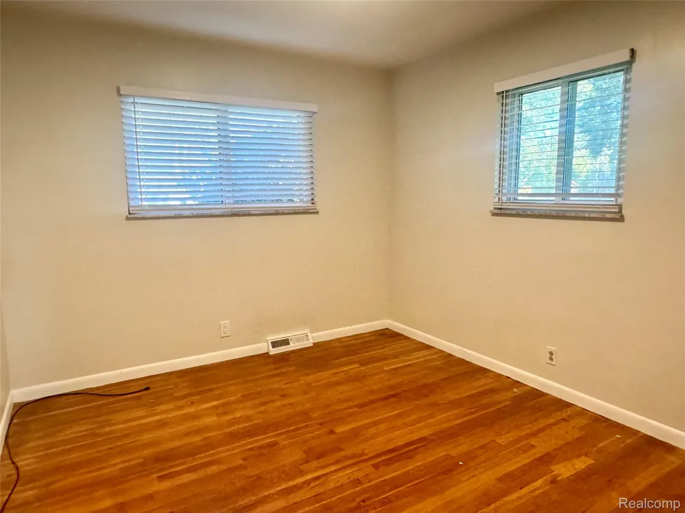 5260 Daniels Drive Troy City, MI 48098