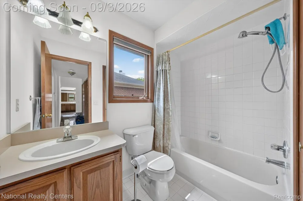 49719 Shenandoah Drive Macomb Township, MI 48044