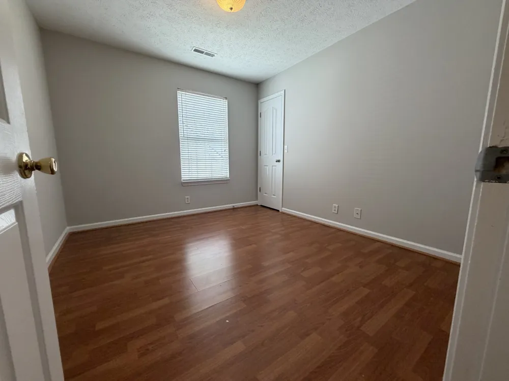 1217 Eastwoods Dr E Murfreesboro, TN 37130