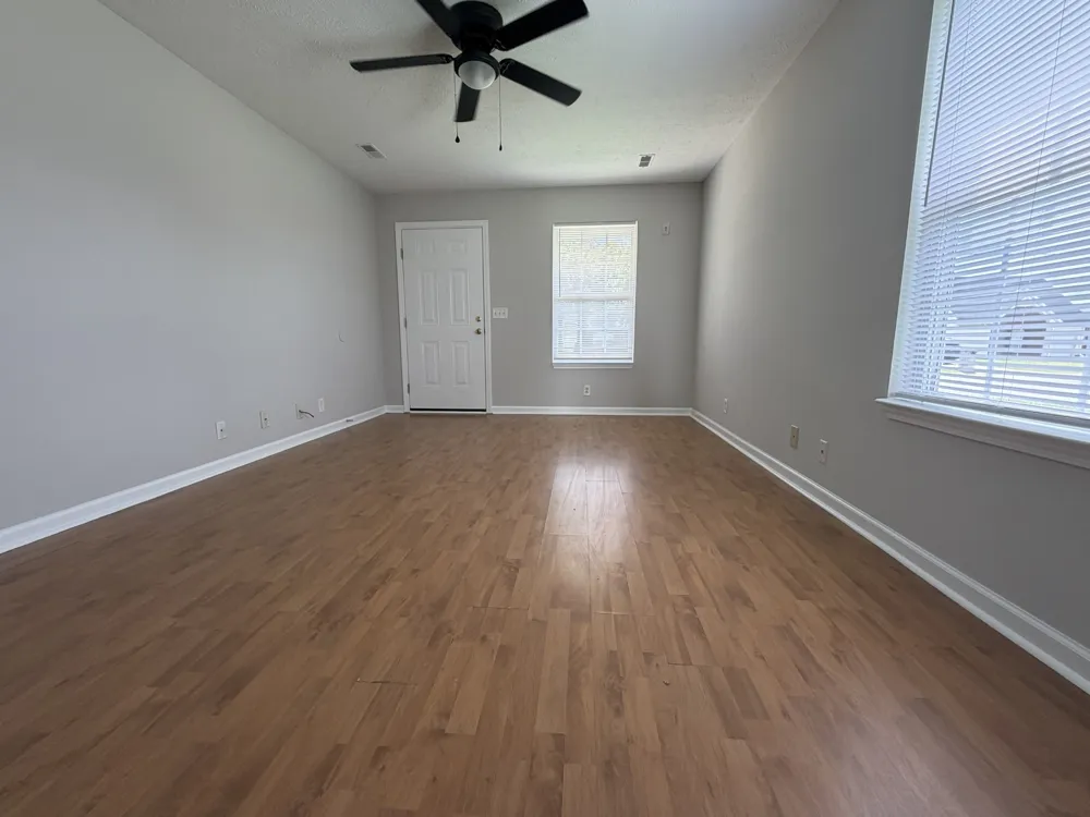 1217 Eastwoods Dr E Murfreesboro, TN 37130
