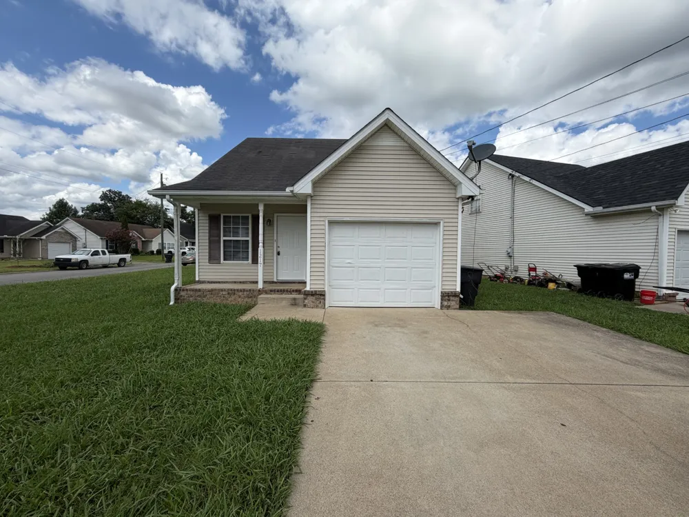 1217 Eastwoods Dr E Murfreesboro, TN 37130