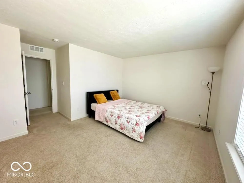 1935 Lakecrest Drive Columbus, IN 47201