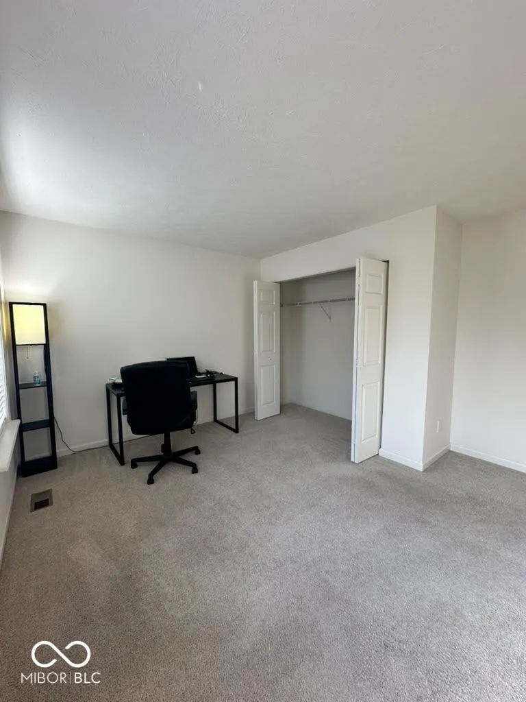 1935 Lakecrest Drive Columbus, IN 47201