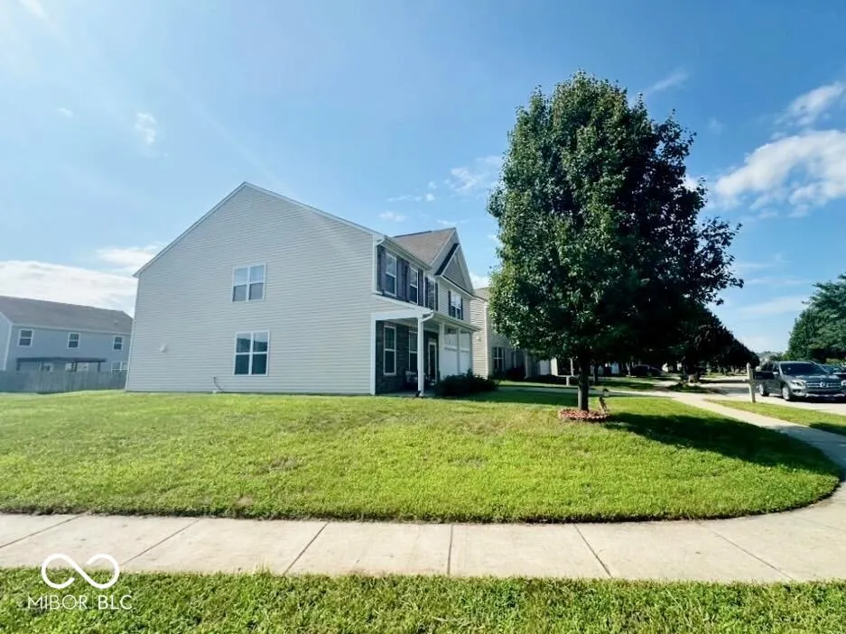 1935 Lakecrest Drive Columbus, IN 47201