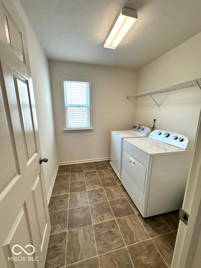 1935 Lakecrest Drive Columbus, IN 47201