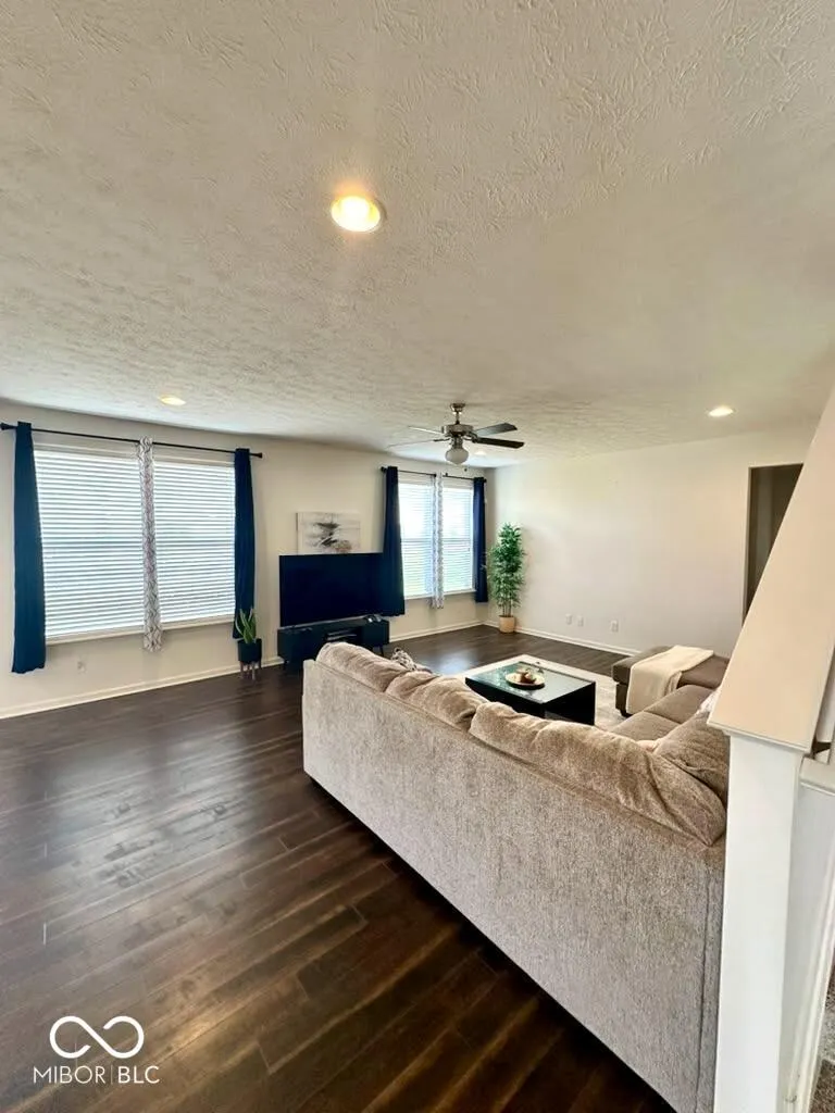 1935 Lakecrest Drive Columbus, IN 47201