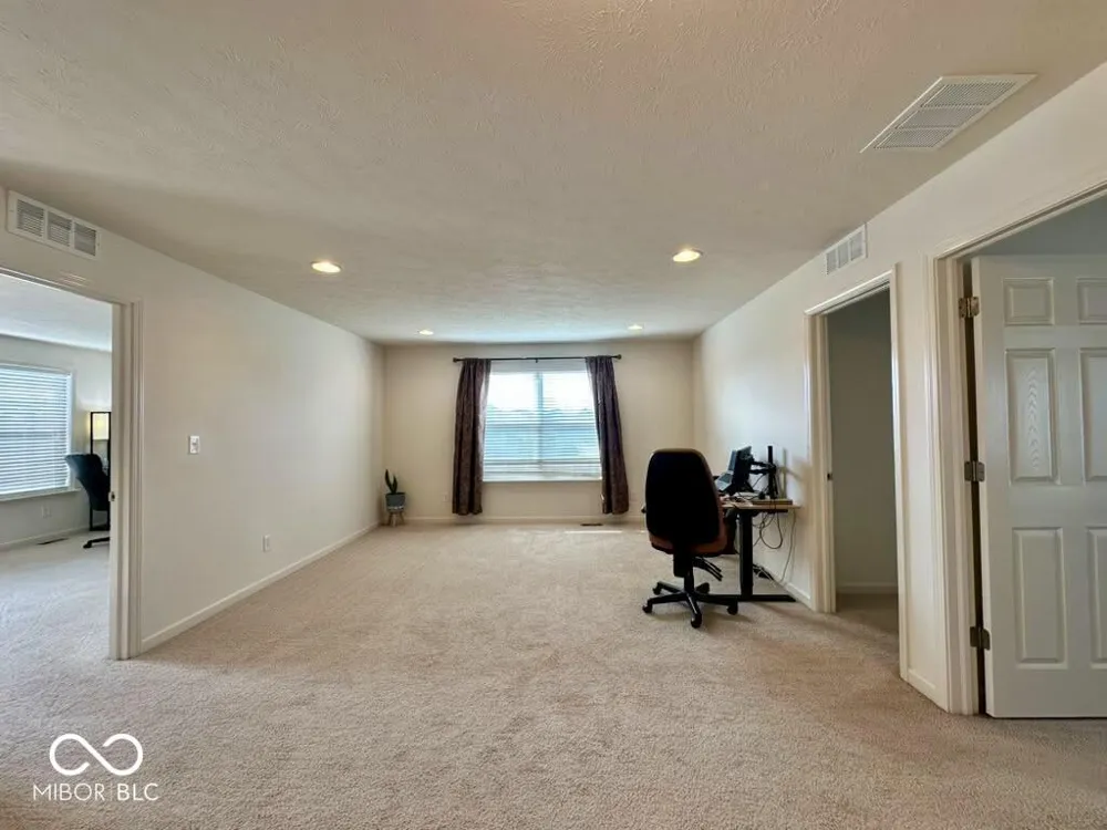 1935 Lakecrest Drive Columbus, IN 47201