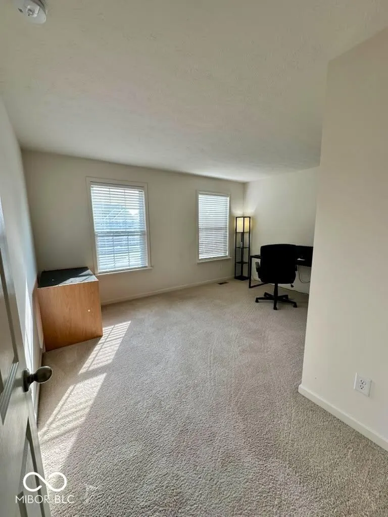 1935 Lakecrest Drive Columbus, IN 47201