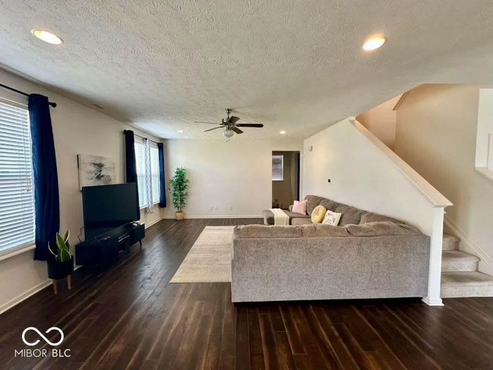 1935 Lakecrest Drive Columbus, IN 47201