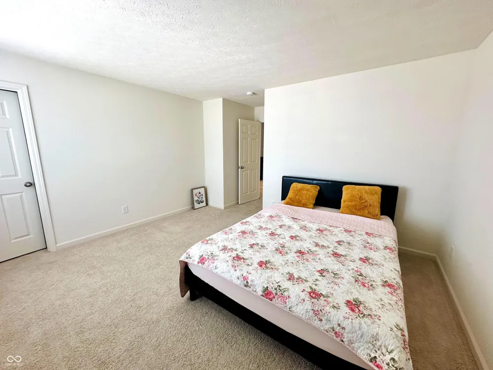 1935 Lakecrest Drive Columbus, IN 47201
