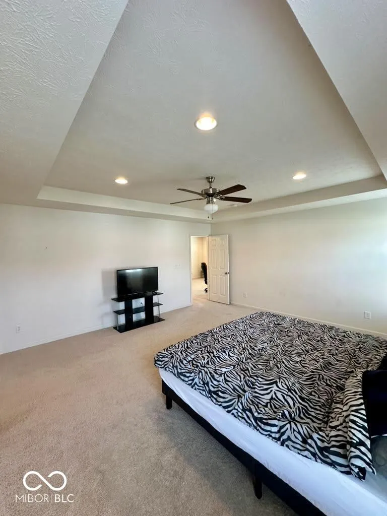 1935 Lakecrest Drive Columbus, IN 47201