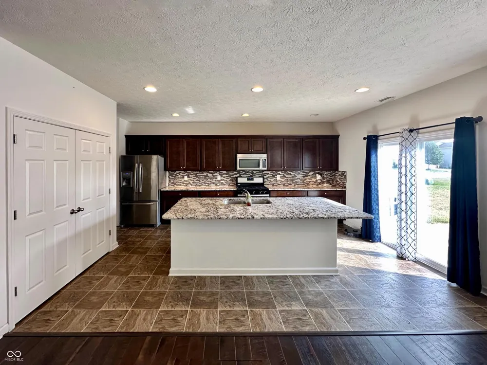 1935 Lakecrest Drive Columbus, IN 47201