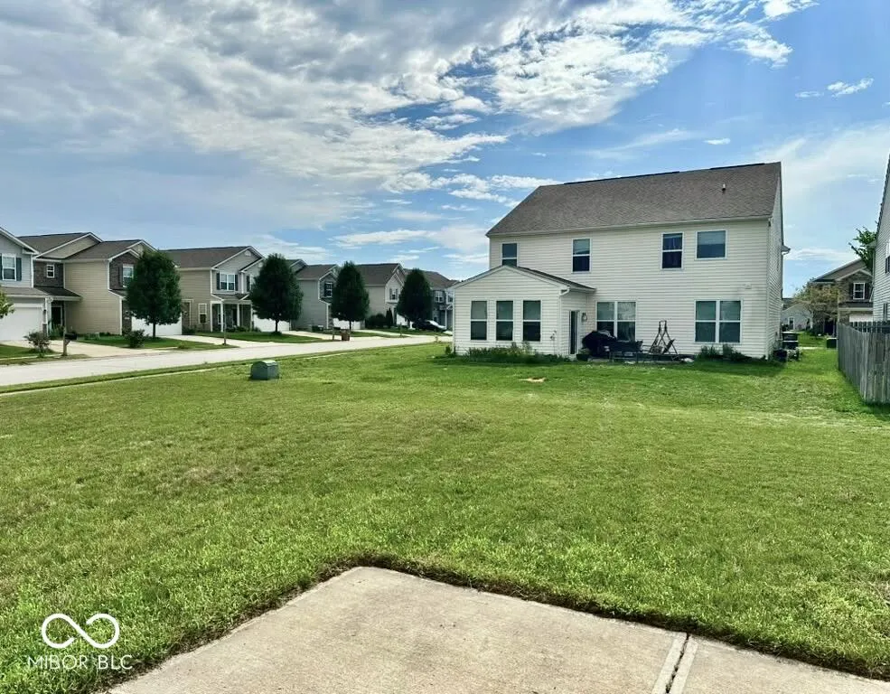 1935 Lakecrest Drive Columbus, IN 47201