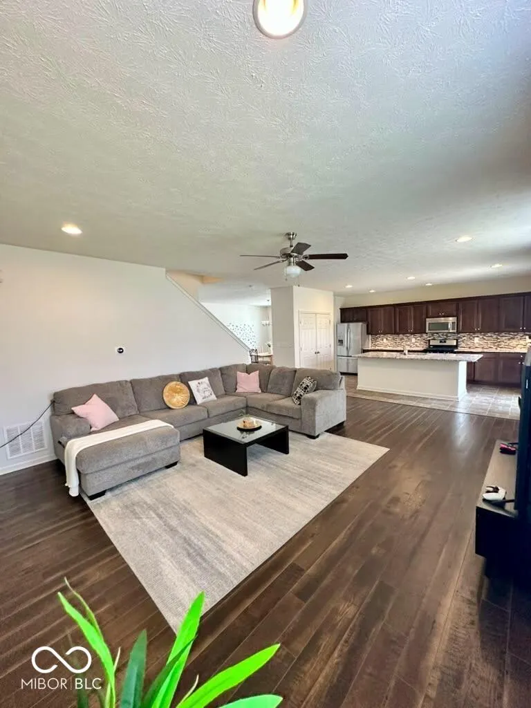 1935 Lakecrest Drive Columbus, IN 47201