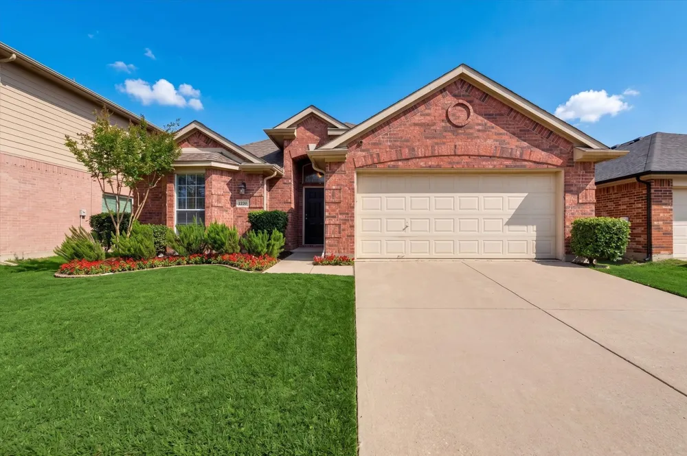 1220 Goldeneye Aubrey, TX 76227
