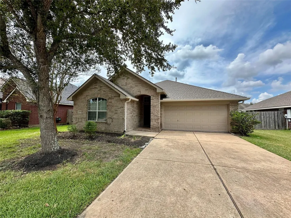 2608 Courtyard Lane Pearland, TX 77584