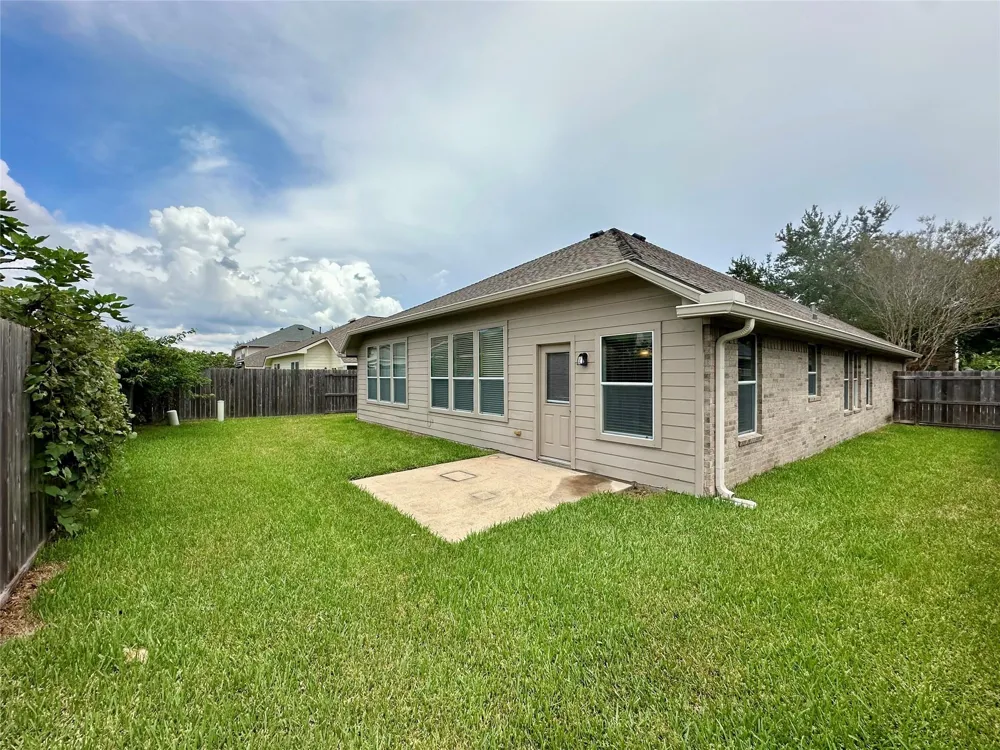 2608 Courtyard Lane Pearland, TX 77584