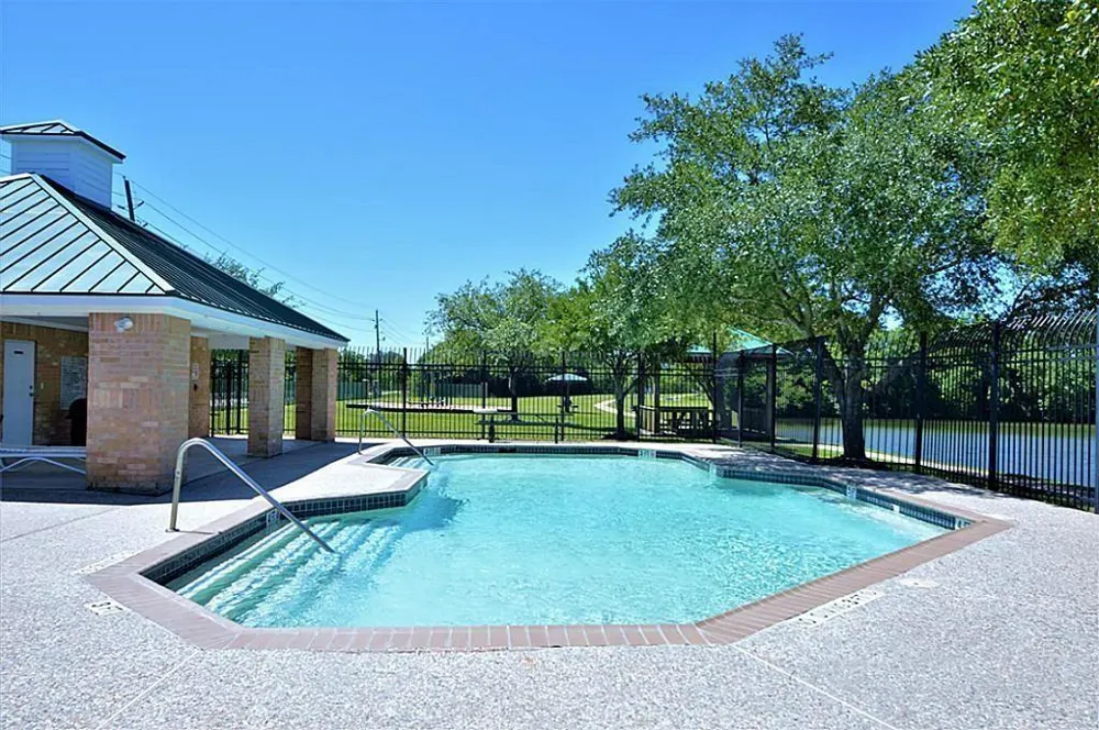 2608 Courtyard Lane Pearland, TX 77584