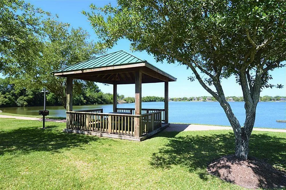 2608 Courtyard Lane Pearland, TX 77584