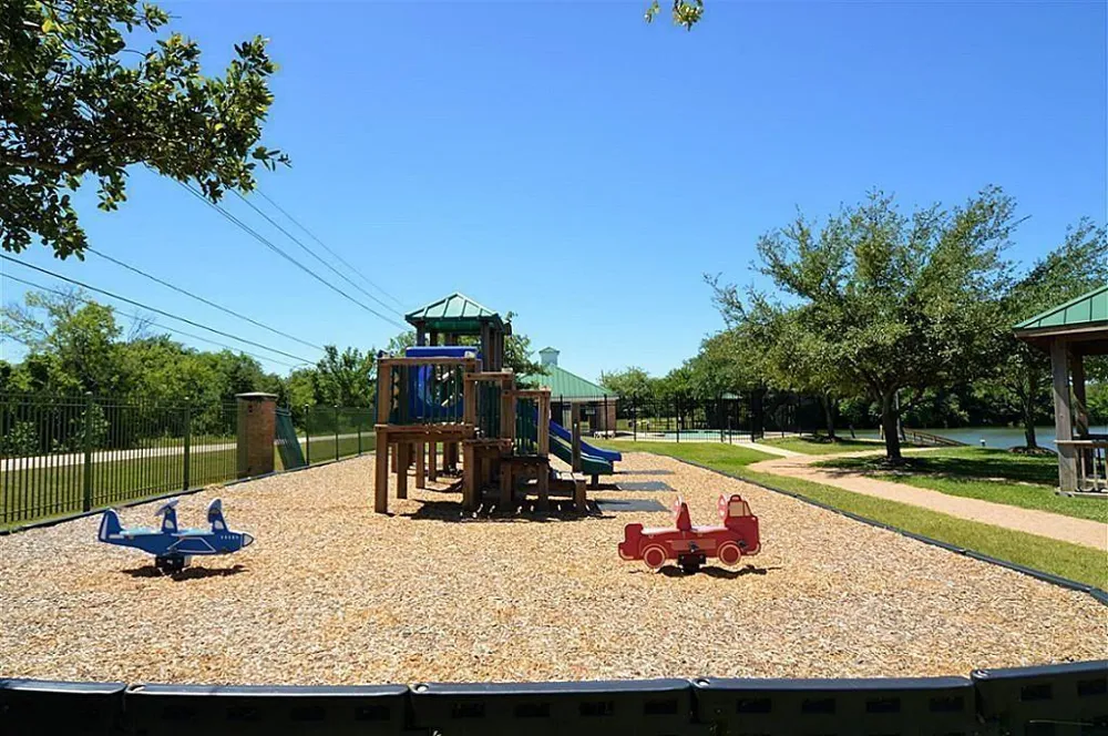 2608 Courtyard Lane Pearland, TX 77584