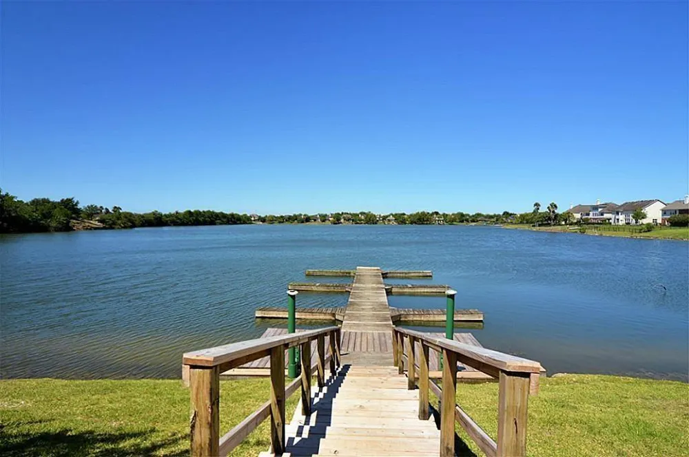 2608 Courtyard Lane Pearland, TX 77584